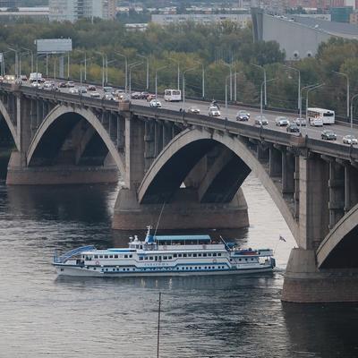 Ювелирная работа весом 1570 тонн: легендарному Коммунальному мосту с  десятирублевки исполнилось 60 лет - KP.RU