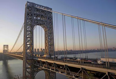 В Нью-Йорке перекрыли движение по Бруклинскому мосту в сторону Манхэттена -  РИА Новости, 25.10.2021