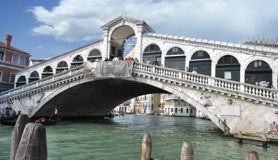 Мосты в городе Венеции, Италии Редакционное Стоковое Фото - изображение  насчитывающей иконическо, строя: 126025033