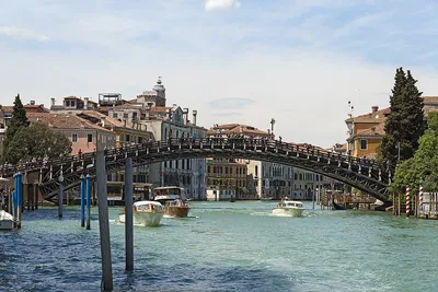 Мосты в Венеции Италии редакционное стоковое фото. изображение  насчитывающей люди - 57235598