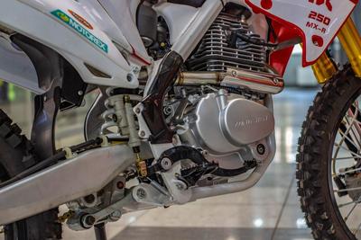 Выставка «Армия 2020» в Москве, ограниченная серия электрических мотоциклов  ИЖ 49, выпущенных концерном «Калашников». - Evcarsworld