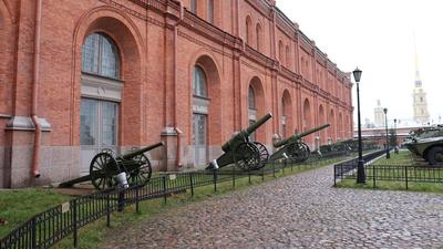 Трофейная техника из зоны СВО стала частью экспозиции Музея артиллерии  Петербурга