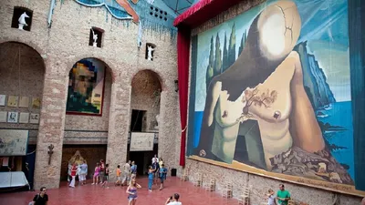 Музей Дали и средневековая Жирона: тур из Барселоны