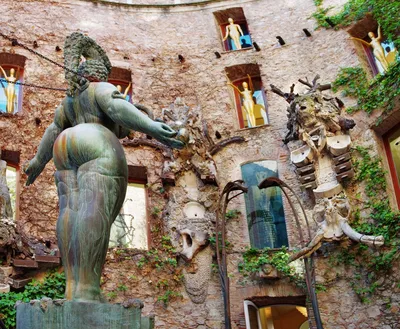 Барселона: музей Дали, дом и экскурсия по Кадакесу | GetYourGuide