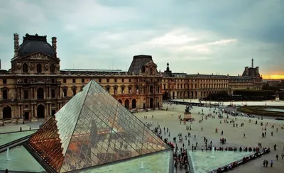Лувр (Louvre) в Париже - собрание картин известного музея Франции, фото