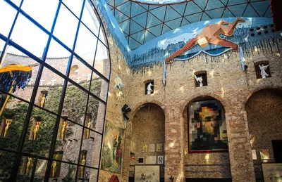 Музей Дали и средневековая Жирона: тур из Барселоны