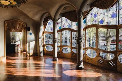 Барселона - лучший город для жизни. Путешествия по Испании - БАРСЕЛОНА.  Каса Мила - архитектор Антони Гауди. Сентябрь. Дождя как и не было +28  📸Руслан 👉Мои индивидуальные (гастро)экскурсии по Барселоне (пешком и