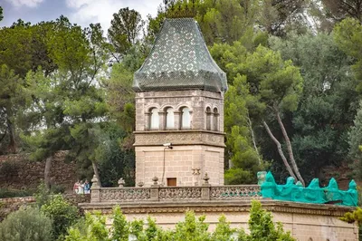 Барселона: экскурсия по Гауди с гидом в Саграду, Касас и парк Гуэля |  GetYourGuide