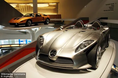 Музей Мерседес-Бенц в Штутгарте - история автоконцерна Mercedes-Benz