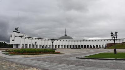 Музей Победы в День города-2022 устроит флешмоб и покажет фильм «Я шагаю по  Москве»