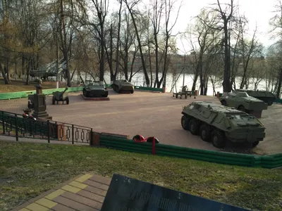 У музея «Прорыв» установили украинские танки — РБК