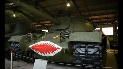 Тяжелые танки у музея-панорамы в Волгограде