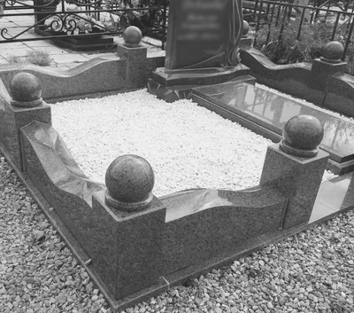 Изготовление памятников и надгробий в Ивне: 86 граверов