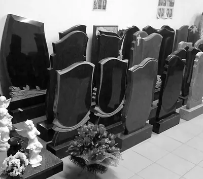 Вандалы разрушили надгробные памятники на кладбище в Кишиневе