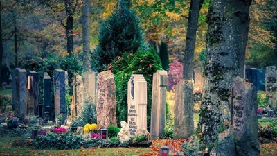 Как красиво оформить могилу на кладбище: 9 способов