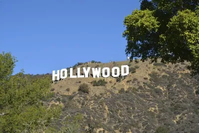 Знаменитая надпись Hollywood на Голливудских холмах в Лос-Анджелесе  изначально была просто рекламой - Рамблер/субботний