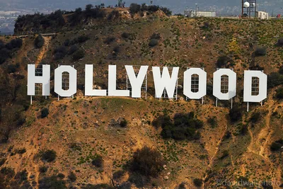 Надписи Hollywood на холмах американской Калифорнии исполнилось сто лет