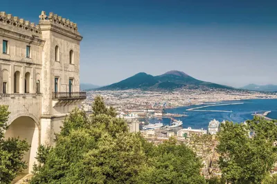 How to walk 10000 steps: 4 itineraries in Naples - Italia.it