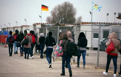 Канцлер Германии теряет популярность у населения - Ведомости