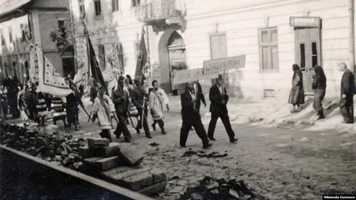 Почему польские повстанцы потерпели поражение в Варшаве в 1944 году -  Российская газета