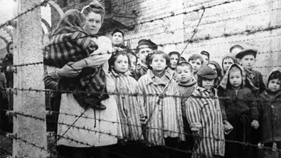 Немецкие дети, увидев русских рабов, бросали в них камни\" | Пикабу