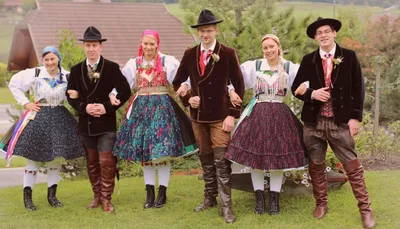 Немки в национальных костюмах на пивном празднике. | Жизнь в Германии  Взгляд изнутри | Дзен