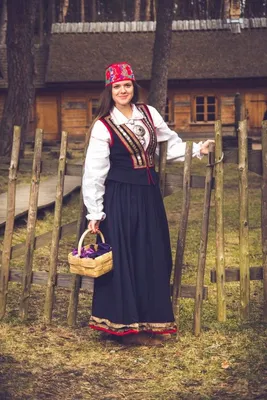 100 символов культуры». Латышский народный костюм / Статья