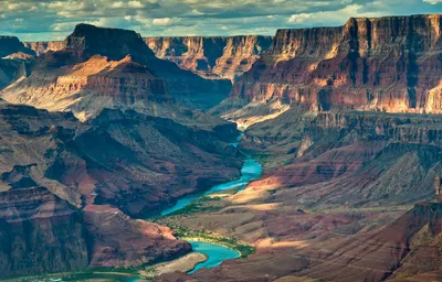 Landscapes of the world - Один из самых посещаемых и известных природных  заповедников Америки - Национальный парк Гранд-Каньон. Гигантская пропасть,  раскинувшаяся на плато Колорадо, занимает площадь почти 5 тысяч квадратных  метров. Сегодня,