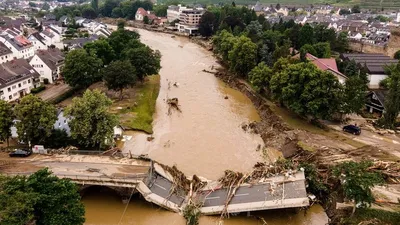 Наводнения в Европе: Меркель потрясена масштабами разрушений и числом жертв  - BBC News Русская служба