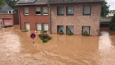 Наводнение в Германии: спасателям мешают… зеваки и кайтсёрферы - OstWest TV