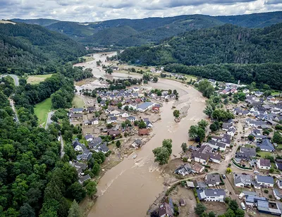 Западная Европа переживает наводнение века - число жертв продолжает расти