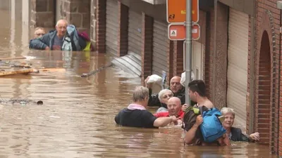 Трое россиян погибли из-за наводнения в Германии: Общество: Облгазета