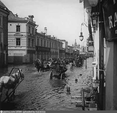 Как москвичи отмечали Пасху во время наводнения 1908 года