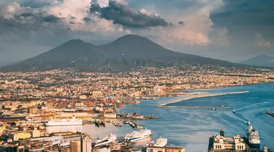 Неаполь, город контрастов. Мусор, негры, каморра. И это прекрасно!