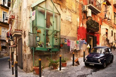 Здания и узкие улицы старого городка в Неаполь, Италии Редакционное  Стоковое Фото - изображение насчитывающей италия, зодчества: 97403338