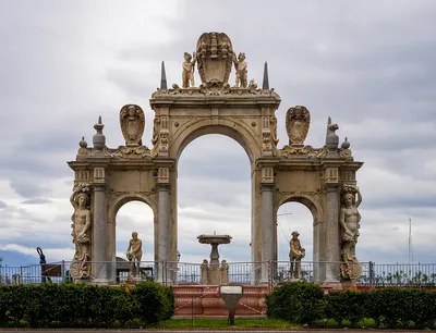 Fontana del Gigante, Naples - Wikipedia