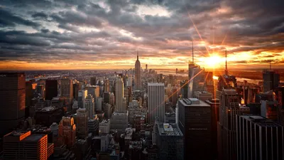 Нью-йорк, сша - 28 мая 2018 года - нью-йоркские небоскребы на ночной смене  антенны | Премиум Фото