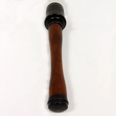 граната была немецкой ручной гранатой, отличавшейся деревянной ручкой.  Стоковое Фото - изображение насчитывающей бой, оборудуйте: 228364576