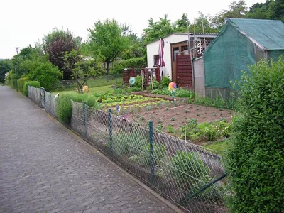 Дача в Берлине Германии редакционное стоковое фото. изображение  насчитывающей сад - 99584738