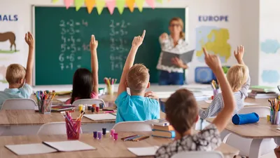 Германия Переезд Эмиграция - Почему немецкие дети сегодня не идут в школу?  ⠀ Конечно же они идут, но не на день знаний, а как в обычный рутинный  вторник. ⠀ В Германии нет