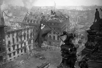Варшавская секта: как Польша переписывает историю Второй мировой войны |  Статьи | Известия