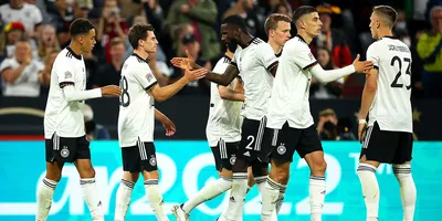 Футболисты сборной Германии закрыли рот рукой на командном фото перед игрой  с Японией - Чемпионат