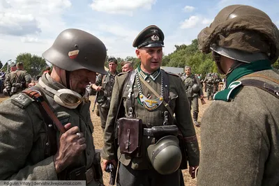 Почему в войну немецкие офицеры носили кобуру слева, а советские - справа.  Объясняю просто | Этнобаза-2 | Дзен