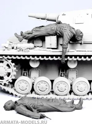 Немецкие танкисты отрабатывают атаку широким клином