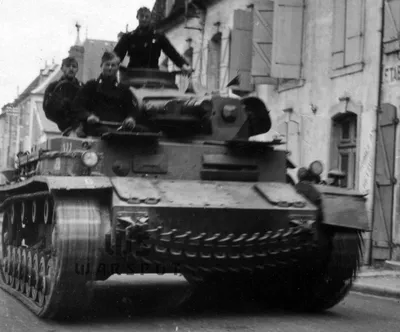 Tank 35241 Немецкие танкисты (водитель,радист)тяжёлого танка \"Тигр I\"  (Тунис 1943 г) (2) 1/35