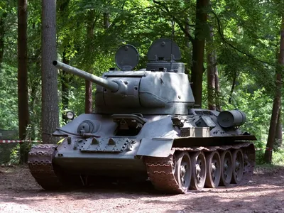 Подбитый немецкий танк PzKpfw IV — военное фото