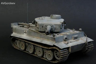 84532 Hobby Boss Немецкий тяжелый танк \"Тигр 2\" 1945 г. (1:35) купить  сборную модель в интернет-магазине Моделист - Доставка по всей России