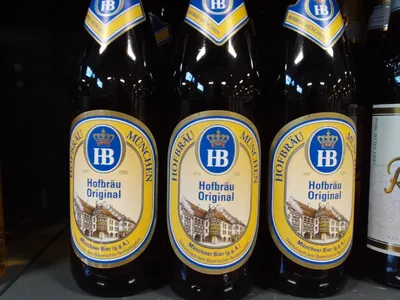 Немецкое пиво на льду редакционное стоковое фото. изображение насчитывающей  питье - 184654953