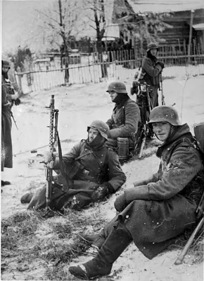 Немецкие солдаты на привале во время битвы за Москву — военное фото