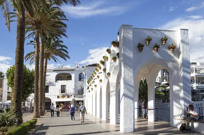 Файл:View from Balcón de Europa in Nerja 2014.jpg — Википедия